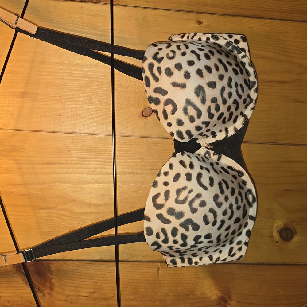 Victorias Secret lined strapless bra 32DD